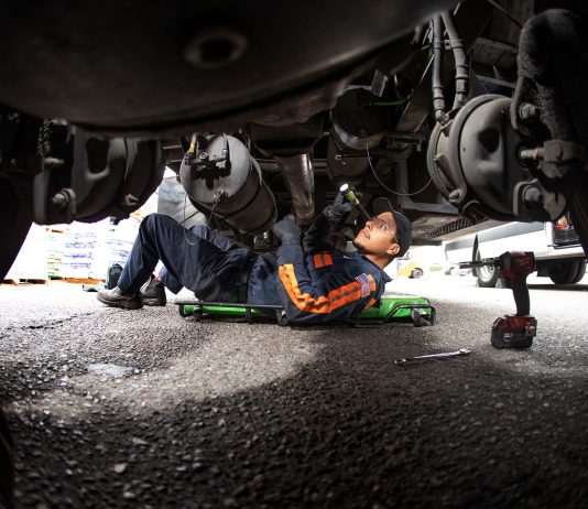 Comprehensive Trailer and Truck Service Keeping Your Fleet on the Road